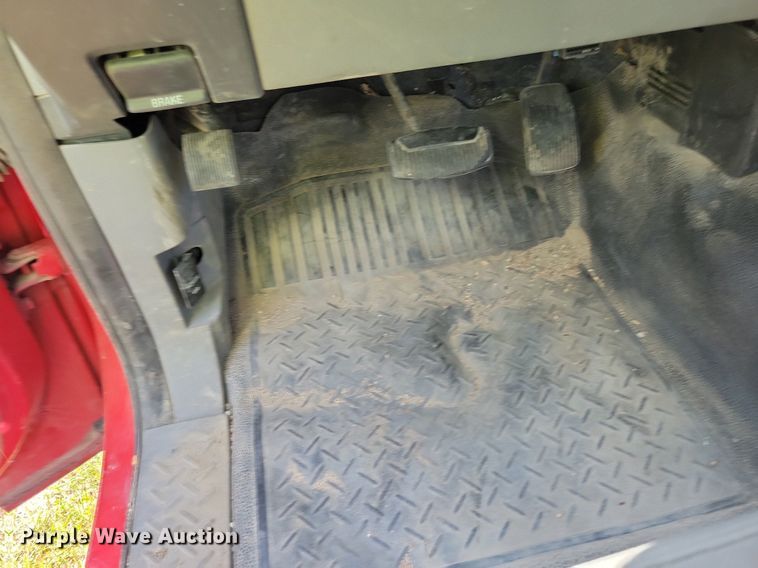 image for item JO9208 2005 Ford F150 XL  pickup truck