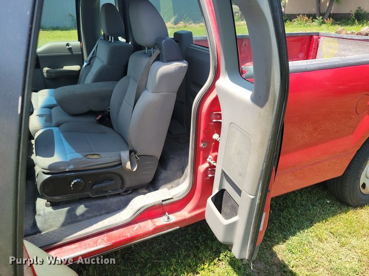 image for item JO9208 2005 Ford F150 XL  pickup truck