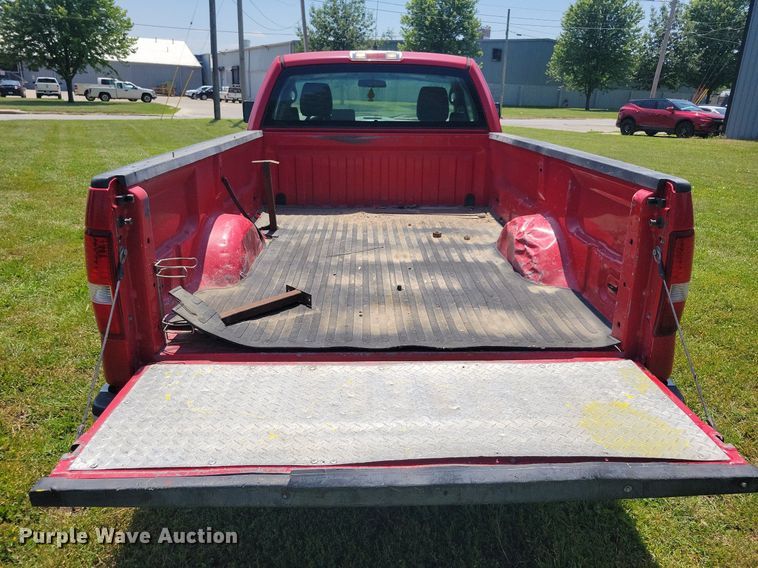image for item JO9208 2005 Ford F150 XL  pickup truck