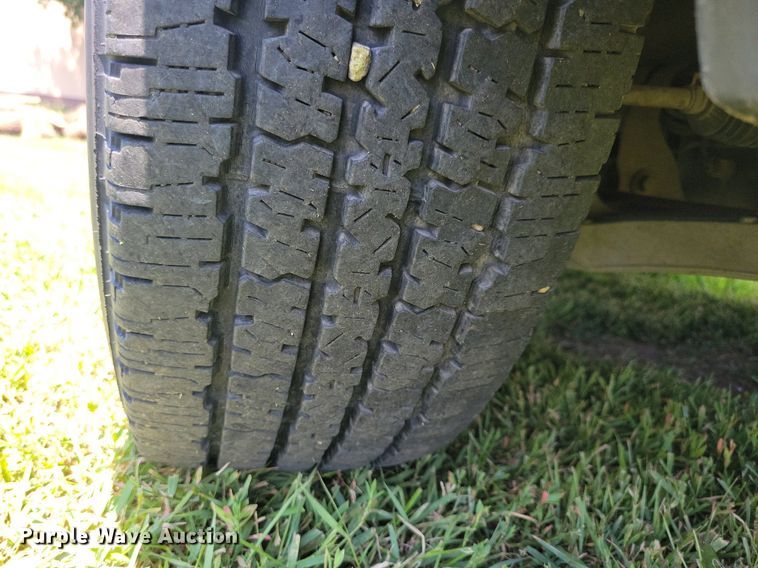 image for item JO9208 2005 Ford F150 XL  pickup truck