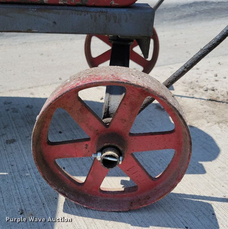 image for item JO9234 International Harvester LB  engine