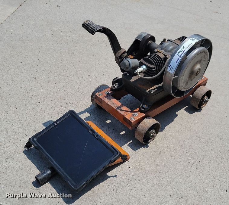 image for item JO9235 Maytag Twin 72  engine