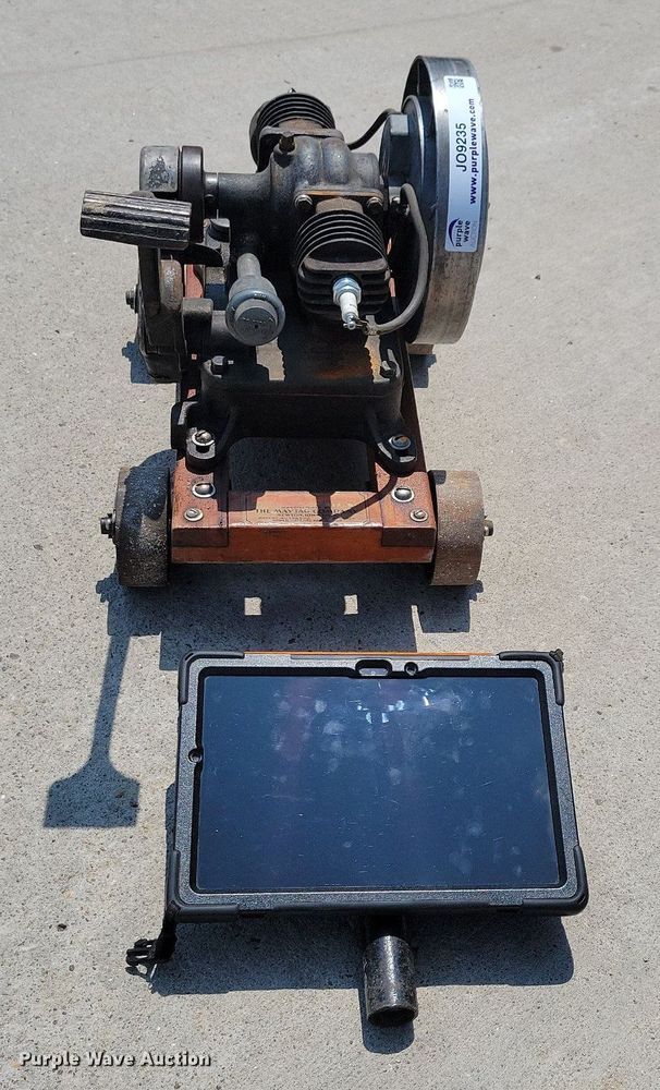 image for item JO9235 Maytag Twin 72  engine