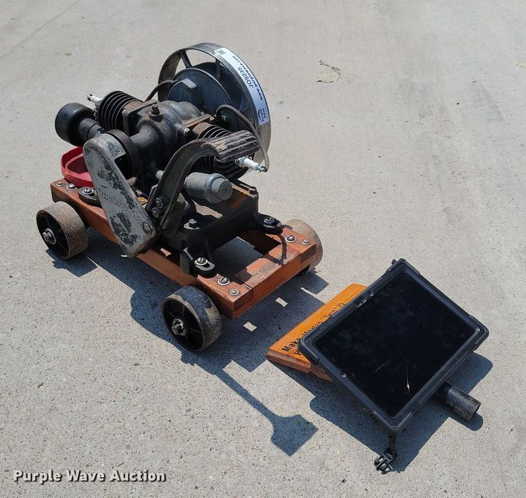 image for item JO9235 Maytag Twin 72  engine