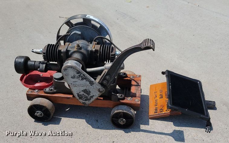 image for item JO9235 Maytag Twin 72  engine