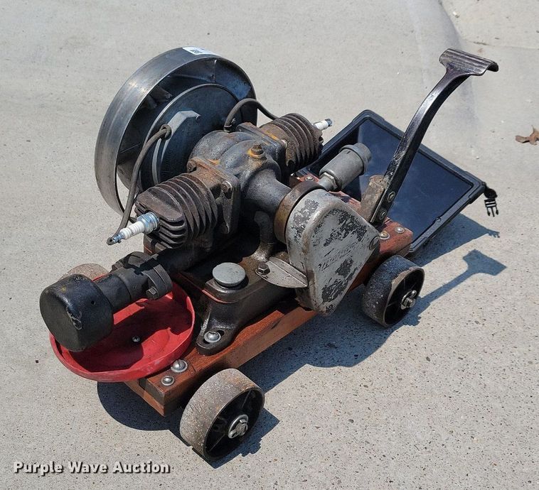 image for item JO9235 Maytag Twin 72  engine