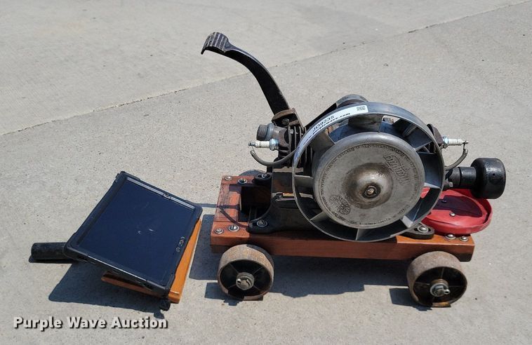 image for item JO9235 Maytag Twin 72  engine