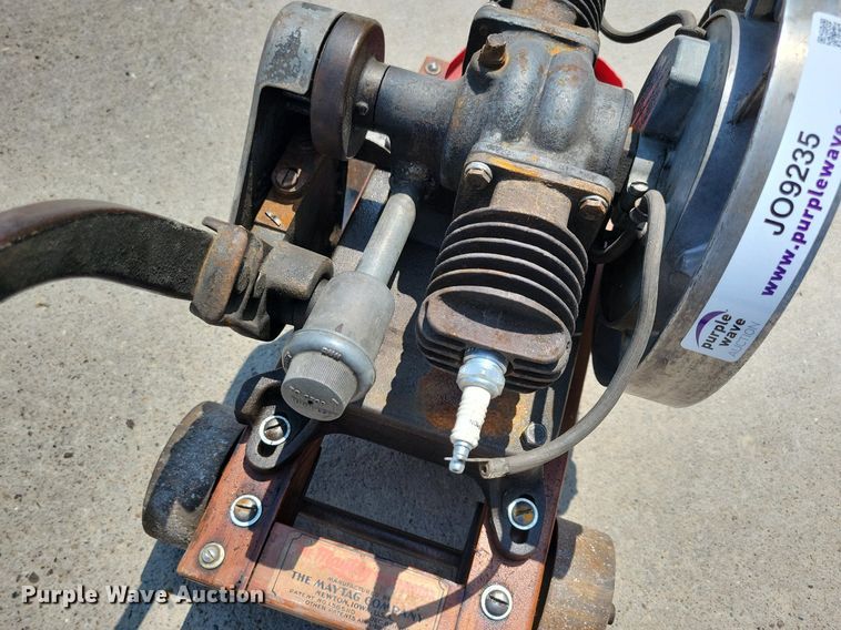 image for item JO9235 Maytag Twin 72  engine