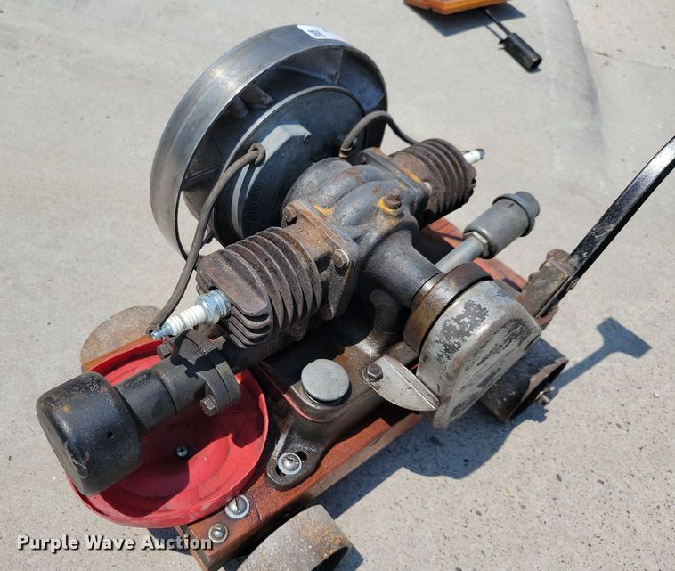 image for item JO9235 Maytag Twin 72  engine