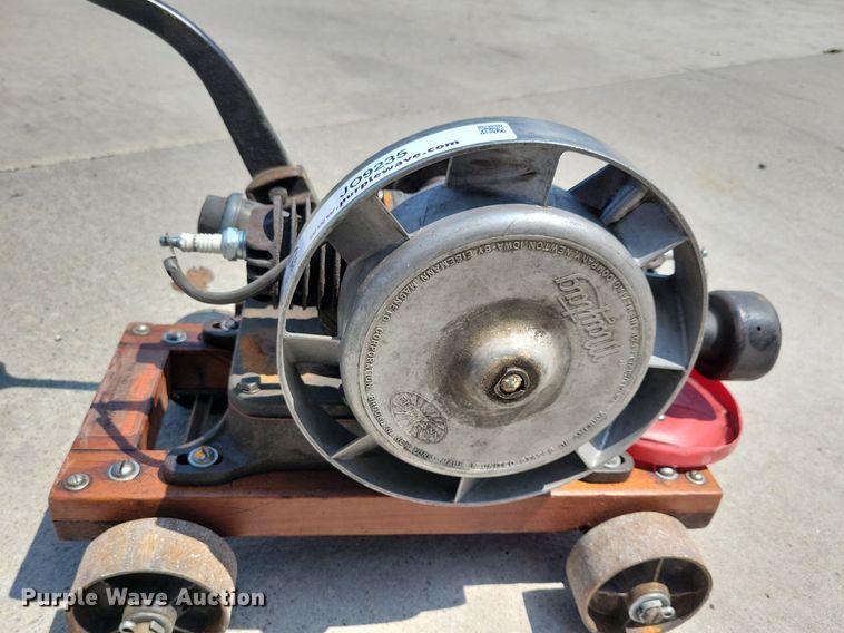 image for item JO9235 Maytag Twin 72  engine