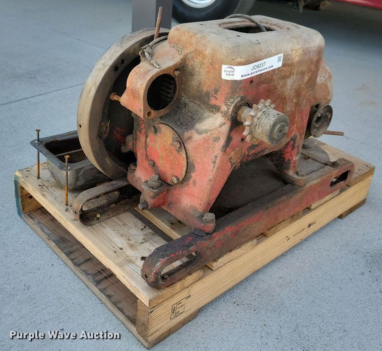 image for item JO9237 International Harvester LB  engine