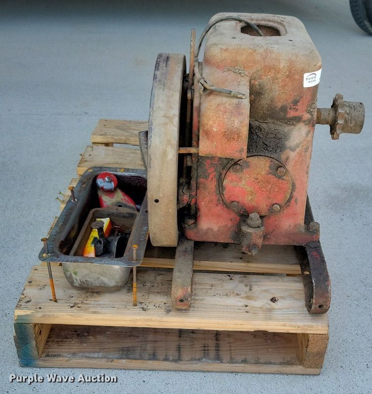 image for item JO9237 International Harvester LB  engine