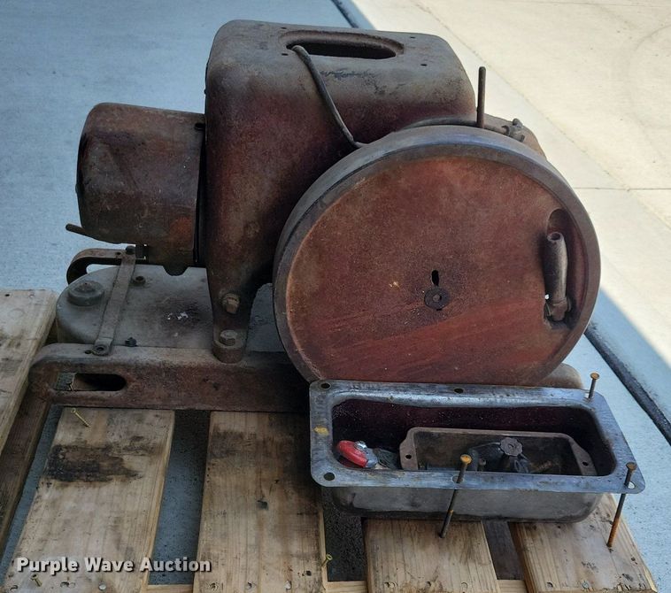 image for item JO9237 International Harvester LB  engine