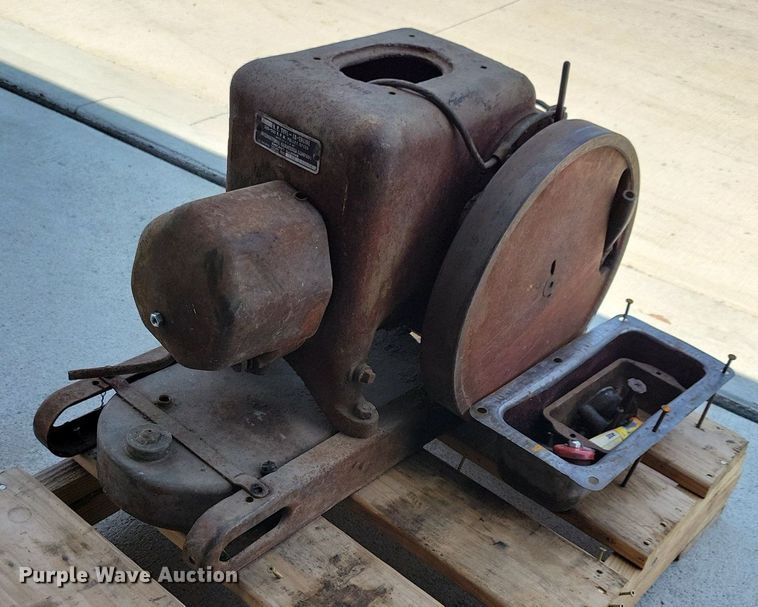 image for item JO9237 International Harvester LB  engine