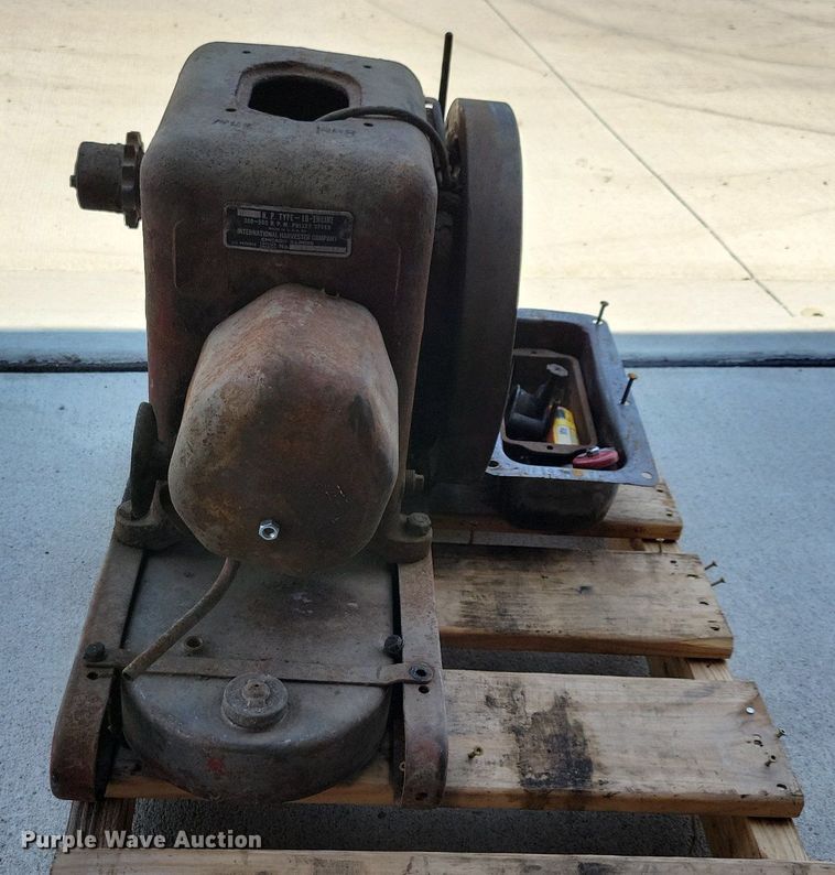 image for item JO9237 International Harvester LB  engine