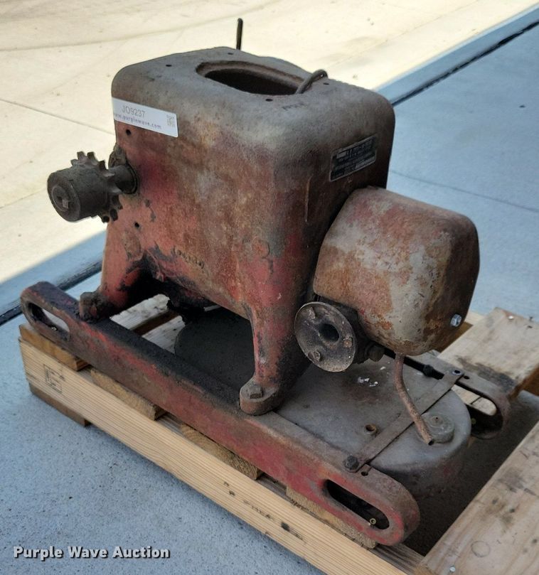 image for item JO9237 International Harvester LB  engine