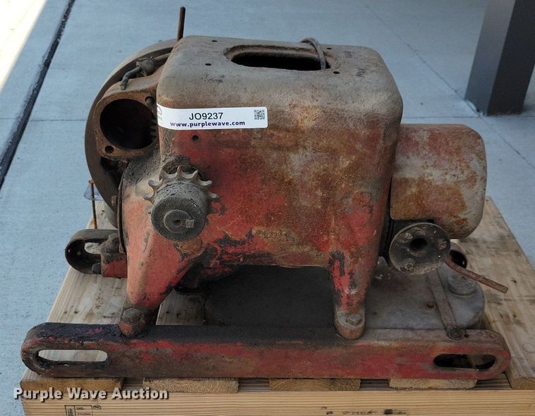 image for item JO9237 International Harvester LB  engine