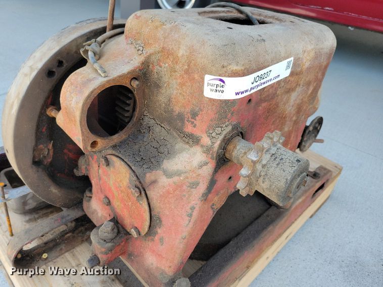 image for item JO9237 International Harvester LB  engine