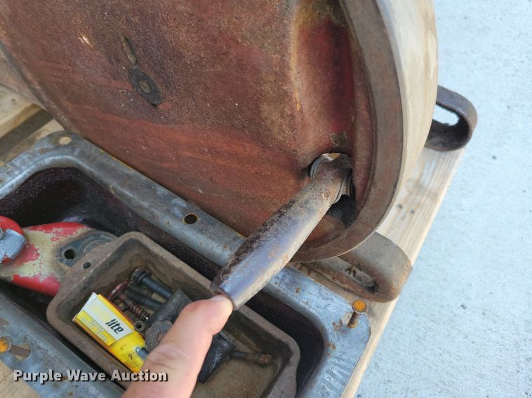 image for item JO9237 International Harvester LB  engine