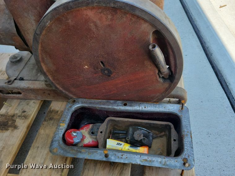 image for item JO9237 International Harvester LB  engine