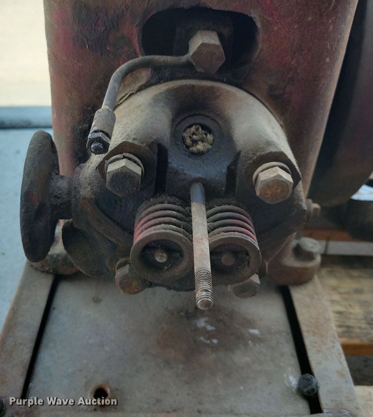 image for item JO9237 International Harvester LB  engine