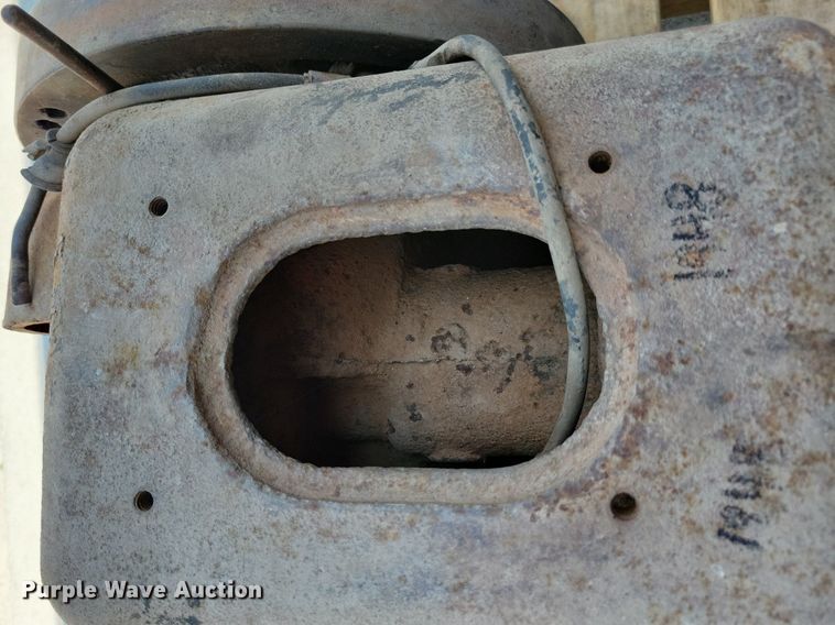 image for item JO9237 International Harvester LB  engine