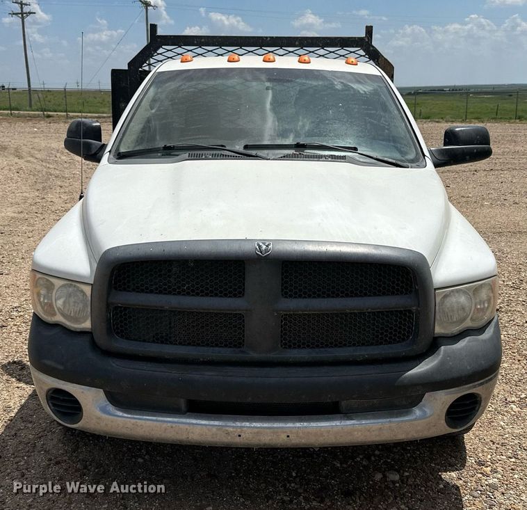 image for item KL9019 2004 Dodge Ram 3500  flatbed pickup truck