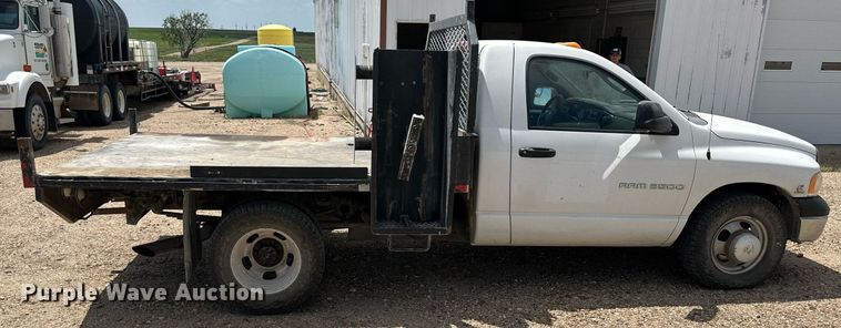 image for item KL9019 2004 Dodge Ram 3500  flatbed pickup truck