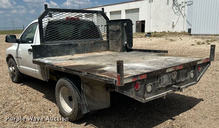 image for item KL9019 2004 Dodge Ram 3500  flatbed pickup truck