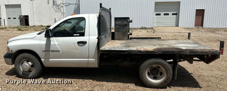 image for item KL9019 2004 Dodge Ram 3500  flatbed pickup truck