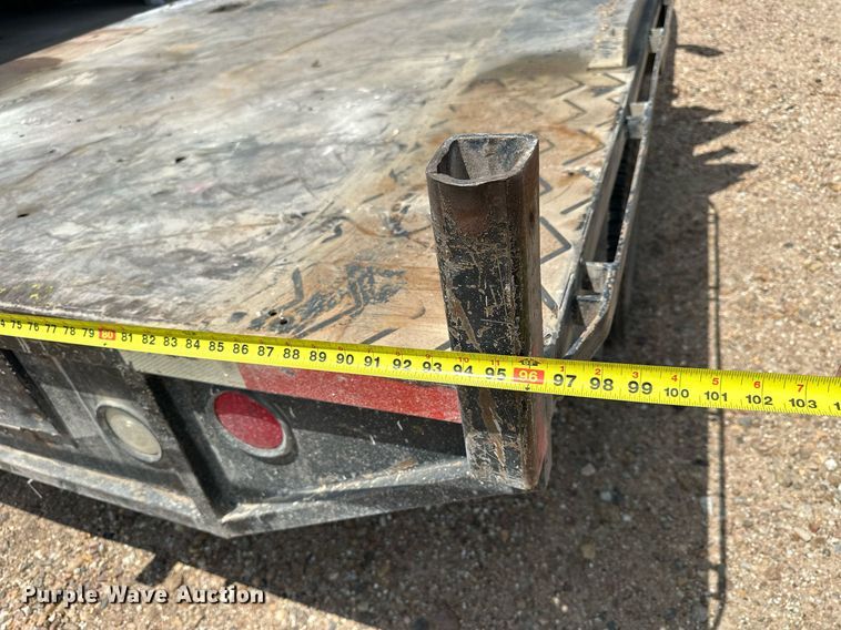 image for item KL9019 2004 Dodge Ram 3500  flatbed pickup truck