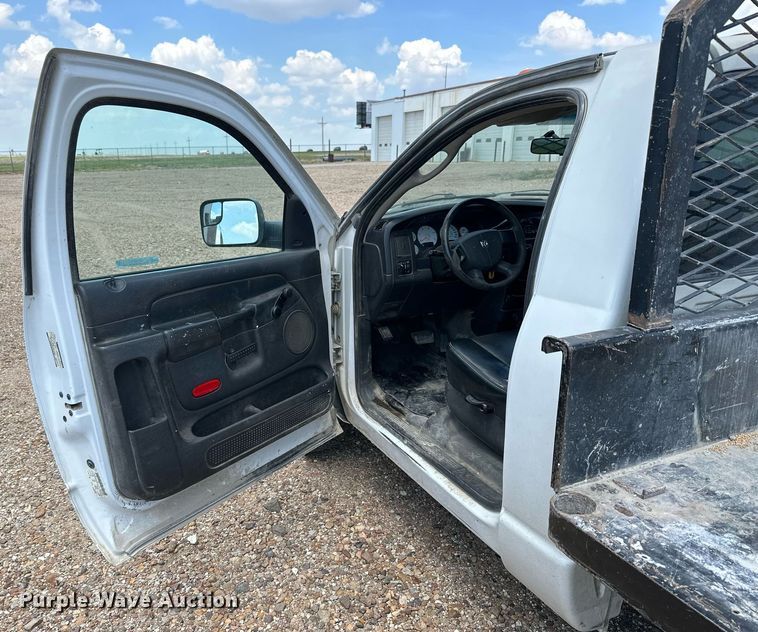 image for item KL9019 2004 Dodge Ram 3500  flatbed pickup truck