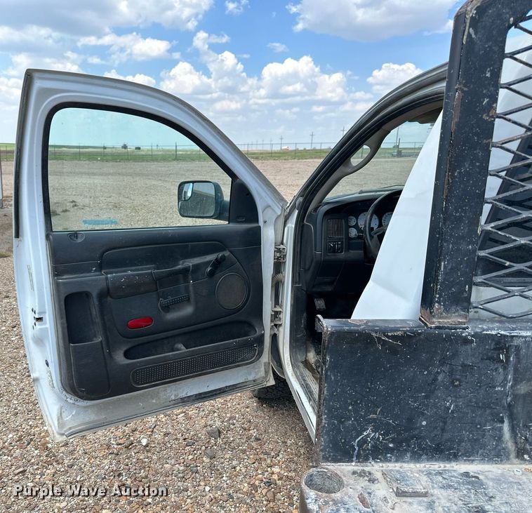 image for item KL9019 2004 Dodge Ram 3500  flatbed pickup truck