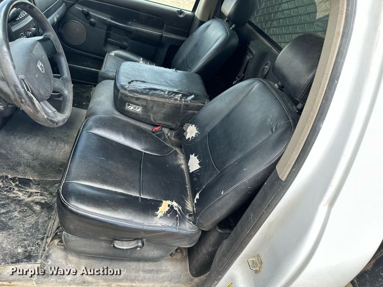 image for item KL9019 2004 Dodge Ram 3500  flatbed pickup truck