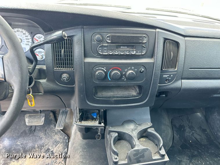 image for item KL9019 2004 Dodge Ram 3500  flatbed pickup truck