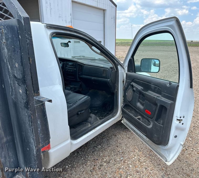 image for item KL9019 2004 Dodge Ram 3500  flatbed pickup truck