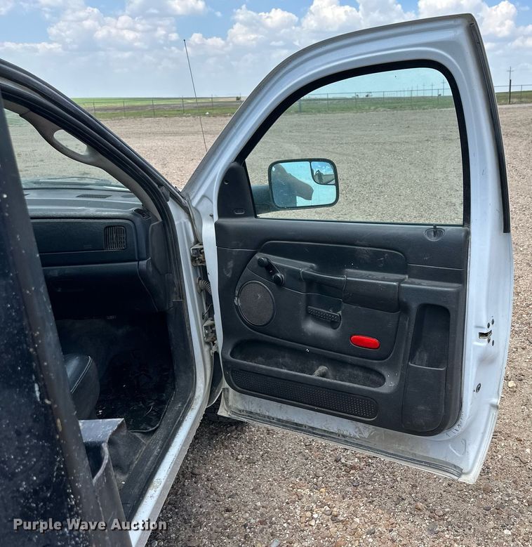 image for item KL9019 2004 Dodge Ram 3500  flatbed pickup truck