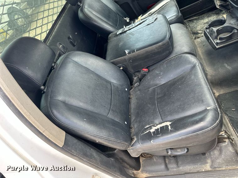 image for item KL9019 2004 Dodge Ram 3500  flatbed pickup truck