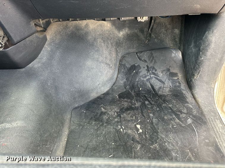 image for item KL9019 2004 Dodge Ram 3500  flatbed pickup truck