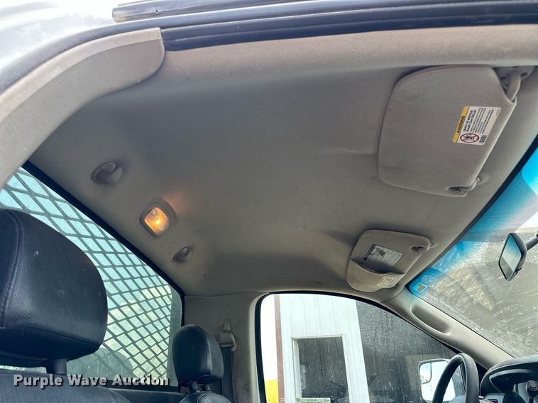 image for item KL9019 2004 Dodge Ram 3500  flatbed pickup truck