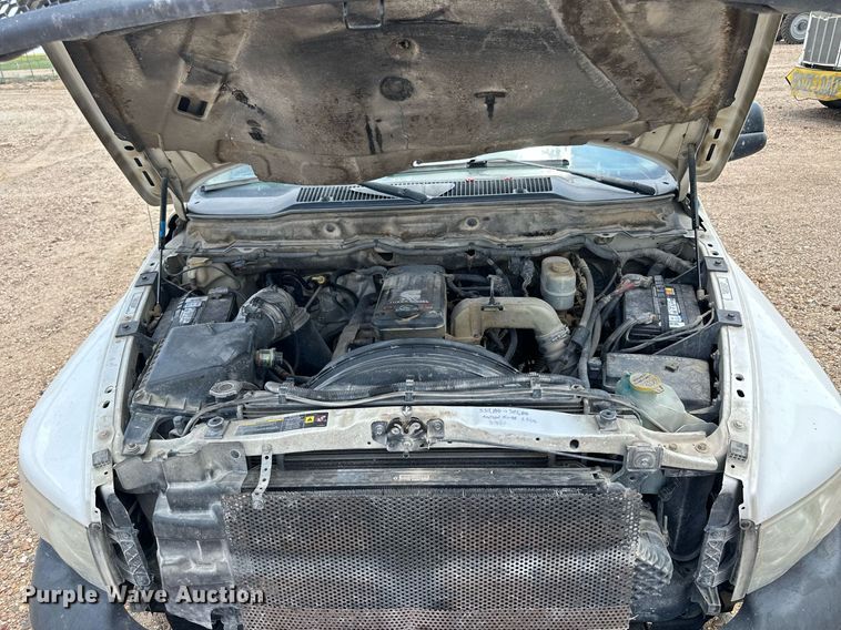 image for item KL9019 2004 Dodge Ram 3500  flatbed pickup truck