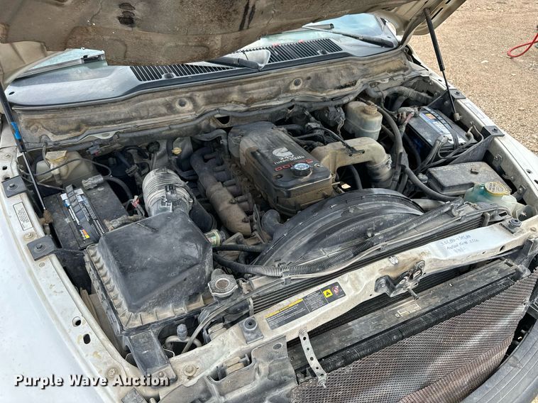 image for item KL9019 2004 Dodge Ram 3500  flatbed pickup truck