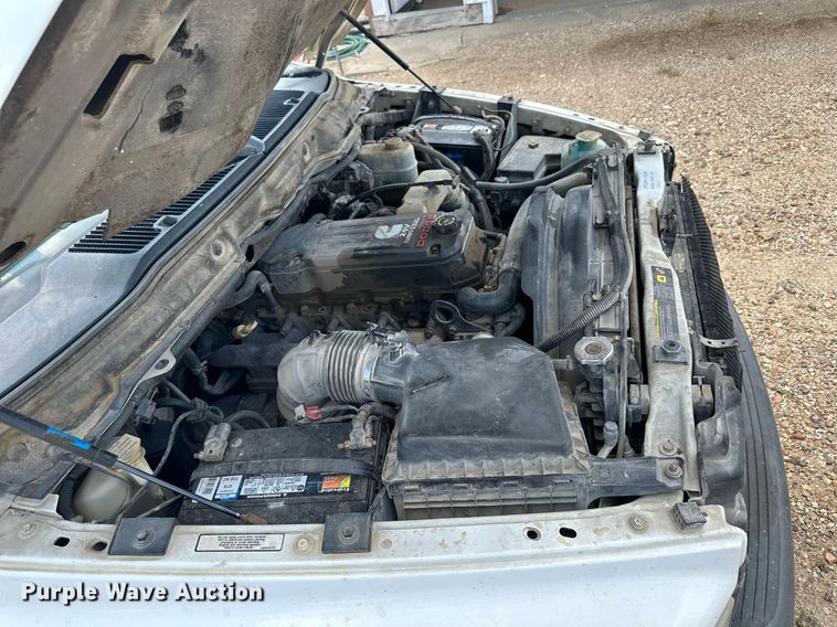 image for item KL9019 2004 Dodge Ram 3500  flatbed pickup truck