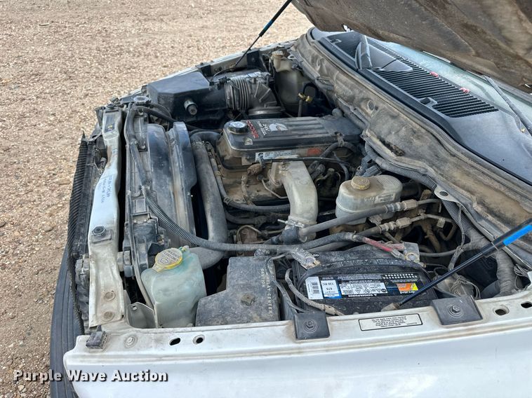 image for item KL9019 2004 Dodge Ram 3500  flatbed pickup truck