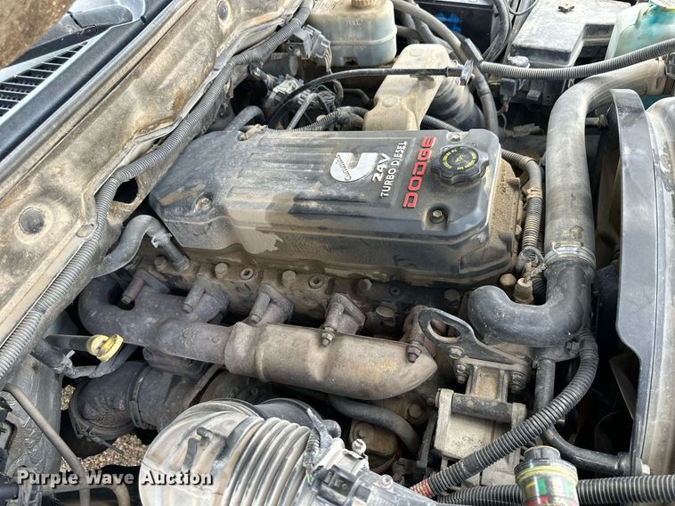 image for item KL9019 2004 Dodge Ram 3500  flatbed pickup truck