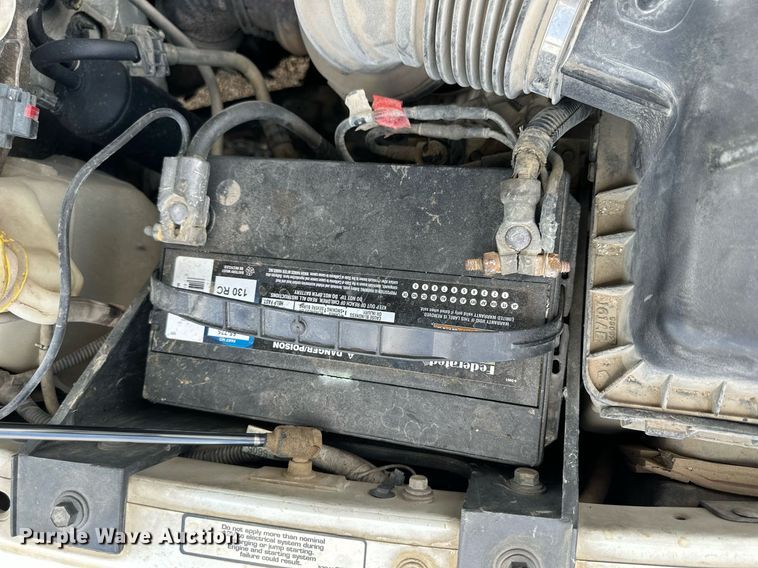 image for item KL9019 2004 Dodge Ram 3500  flatbed pickup truck