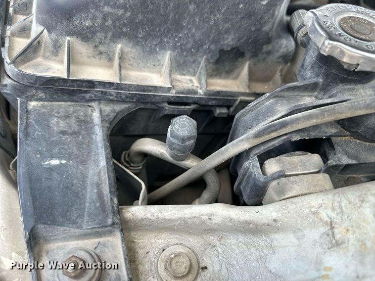 image for item KL9019 2004 Dodge Ram 3500  flatbed pickup truck