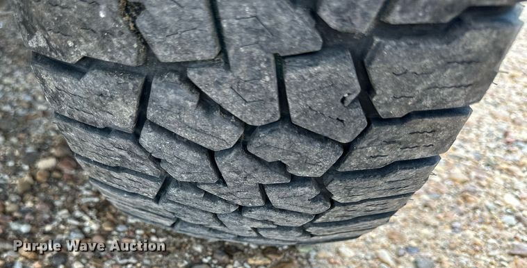 image for item KL9019 2004 Dodge Ram 3500  flatbed pickup truck