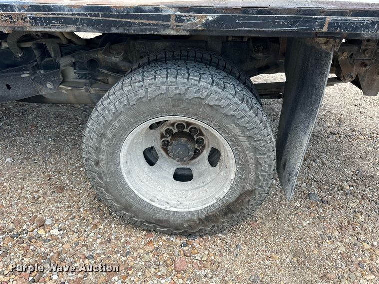 image for item KL9019 2004 Dodge Ram 3500  flatbed pickup truck