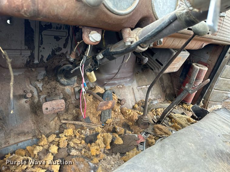 image for item KL9107 Chevrolet  grain truck